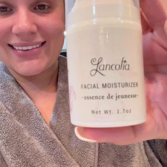 Women testimonial using lancolia essence de jeunesse face moisturizer
