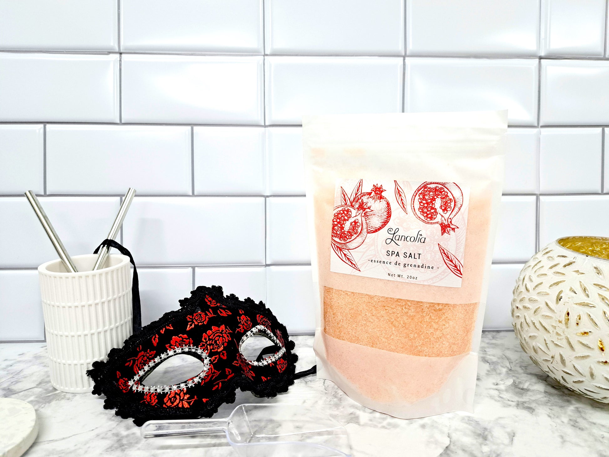 Epsom salts for bath scented with our pomegranate signature scent Essence de Grenadine